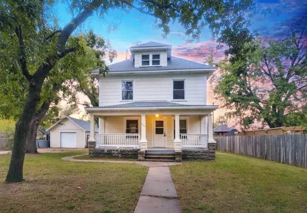 609 N Garfield Ave, Sedgwick, KS 67135