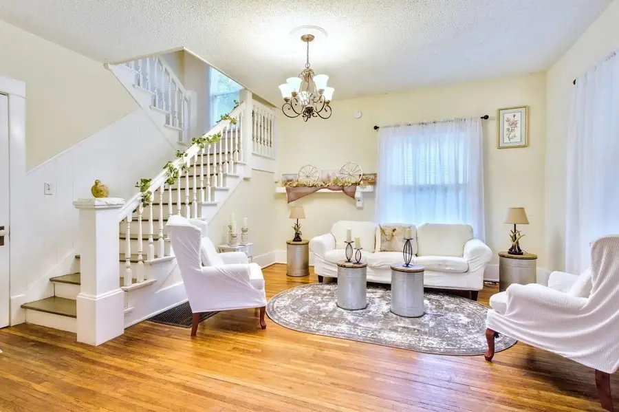 609 N Garfield Ave, Sedgwick, KS 67135 - Image #2