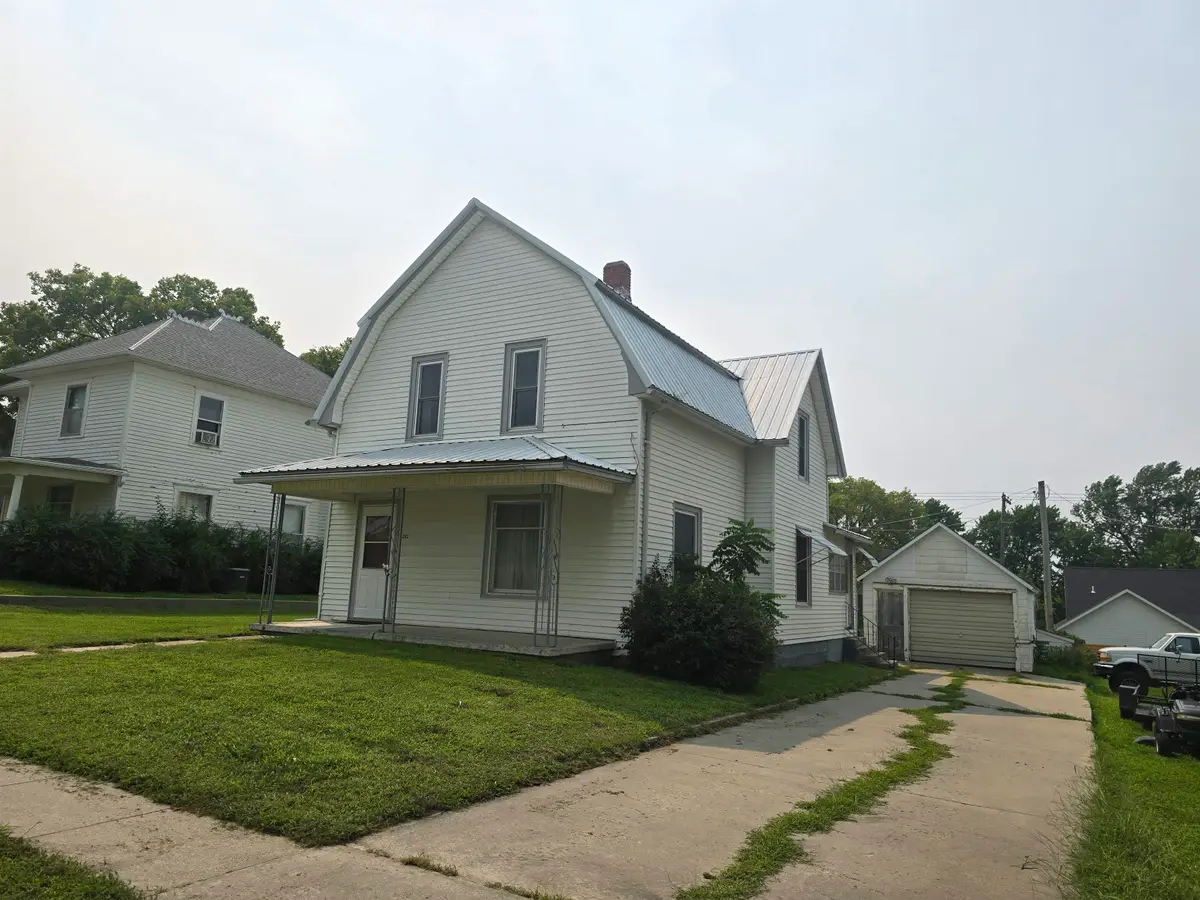 202 E Parallel St, Clifton, KS 66937 - Image #1