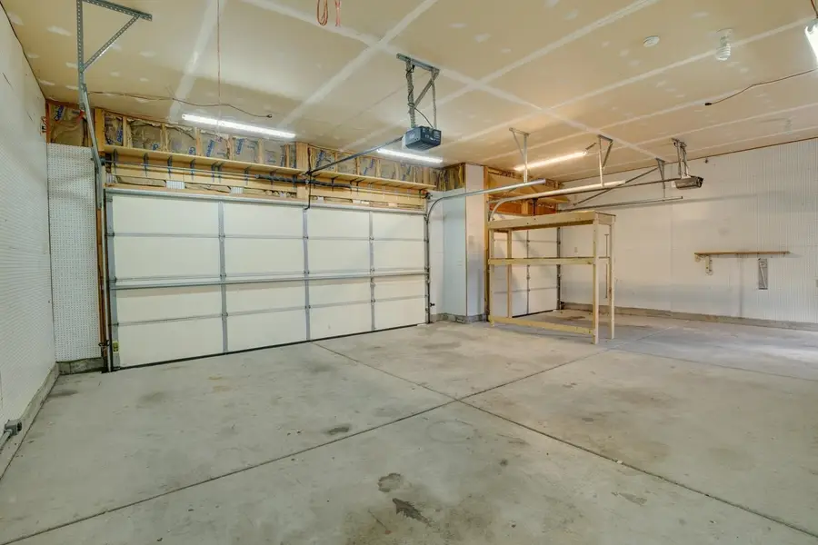 207 Sutton Dr, Newton, KS 67114 - Image #3