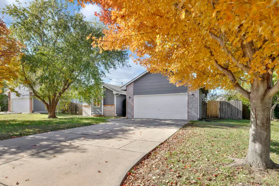 1843 S Red Oaks St, Wichita, KS 67207 - Image #2