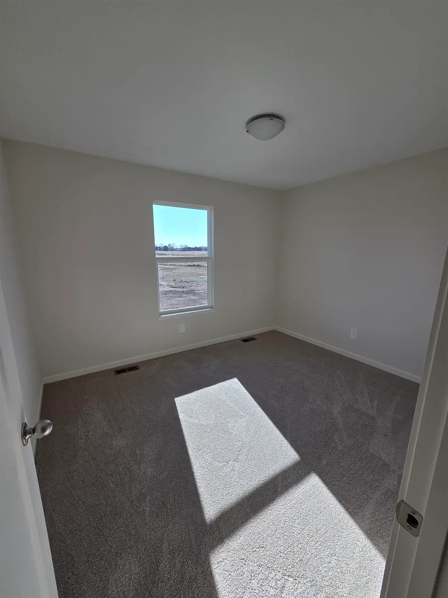 215 Summer Dr, Newton, KS 67114 - Image #3