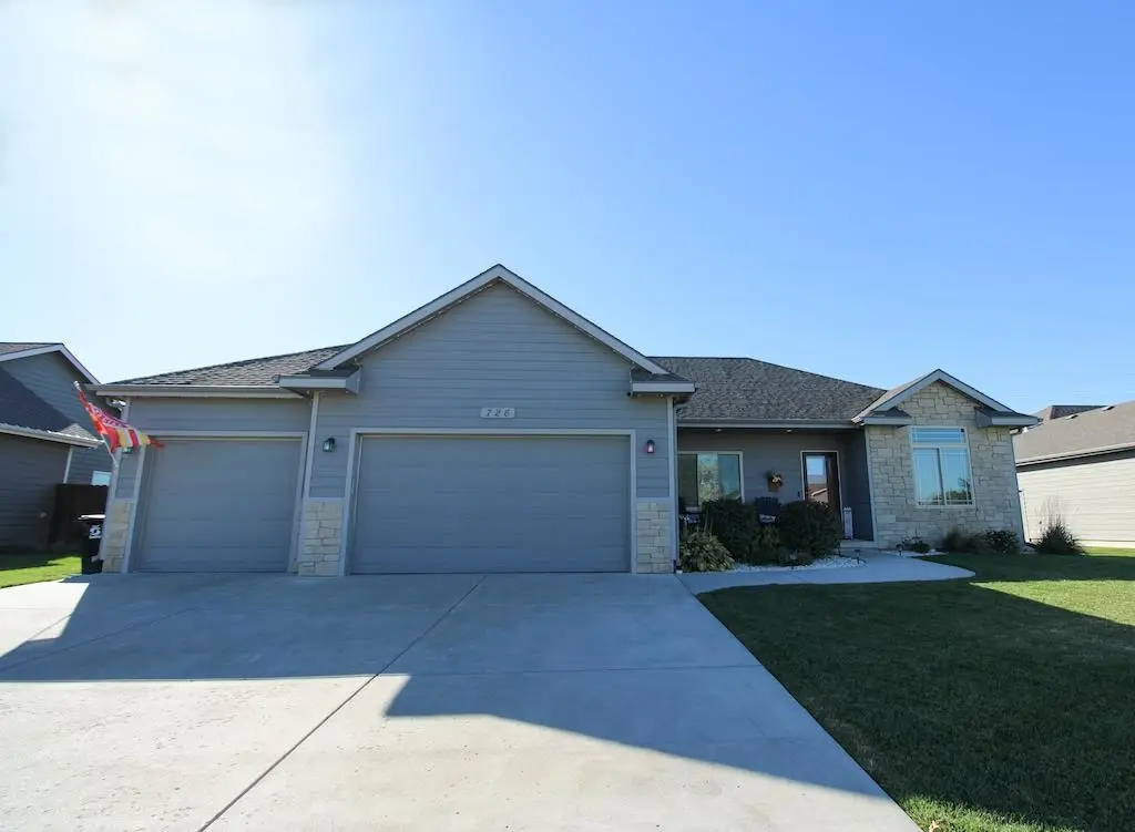 726 Marla Ct, Salina, KS 67401 - Image #1