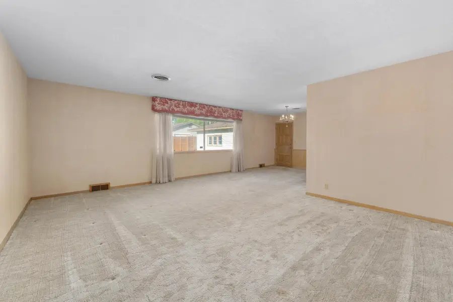 1301 N Arrowhead Dr, Wichita, KS 67203 - Image #3