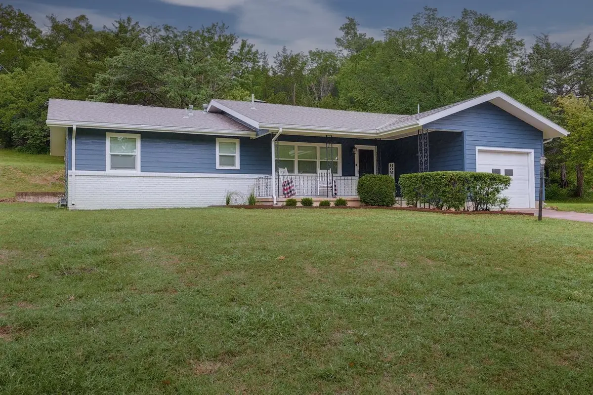 410 Highland Dr, Arkansas City, KS 67005 - Image #1