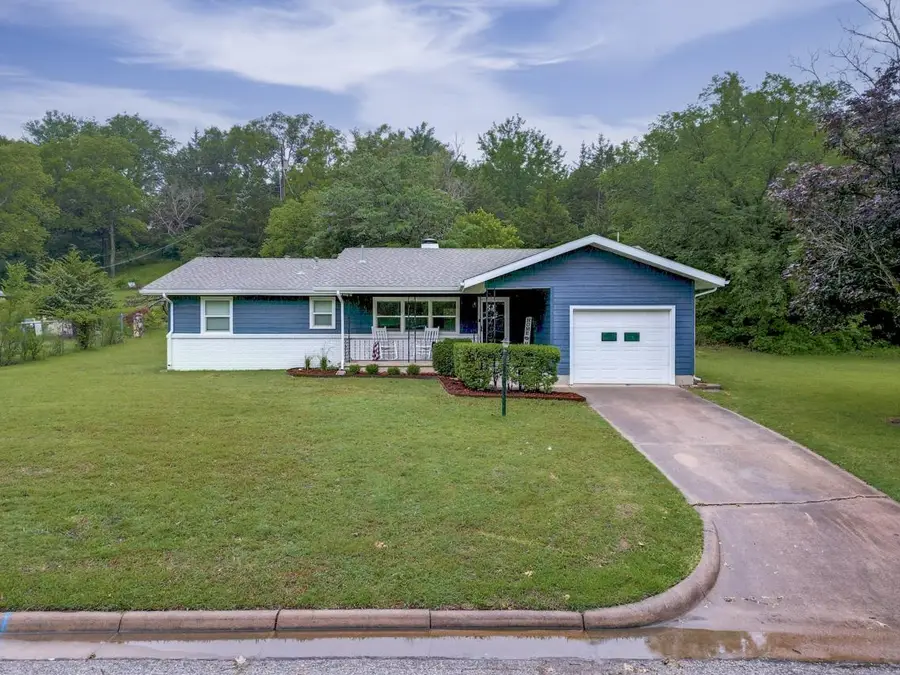 410 Highland Dr, Arkansas City, KS 67005 - Image #2