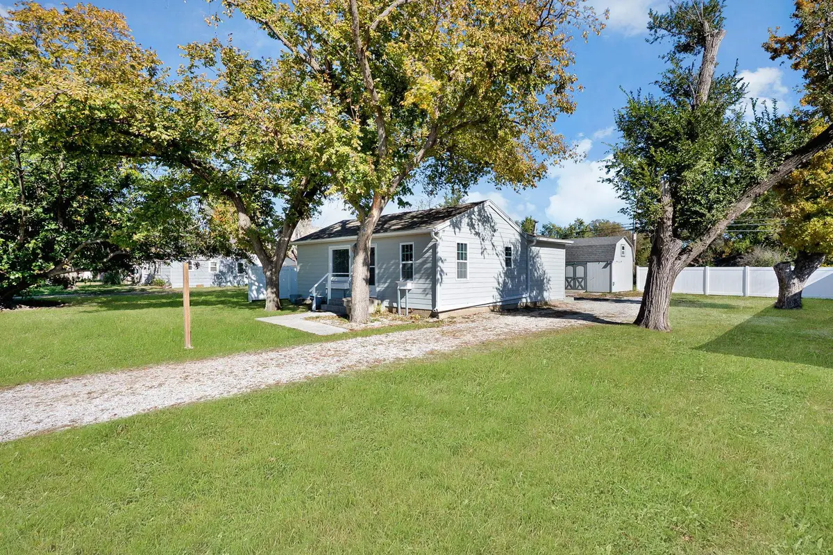 320 S Lorraine St, Hutchinson, KS 67501 - Image #1