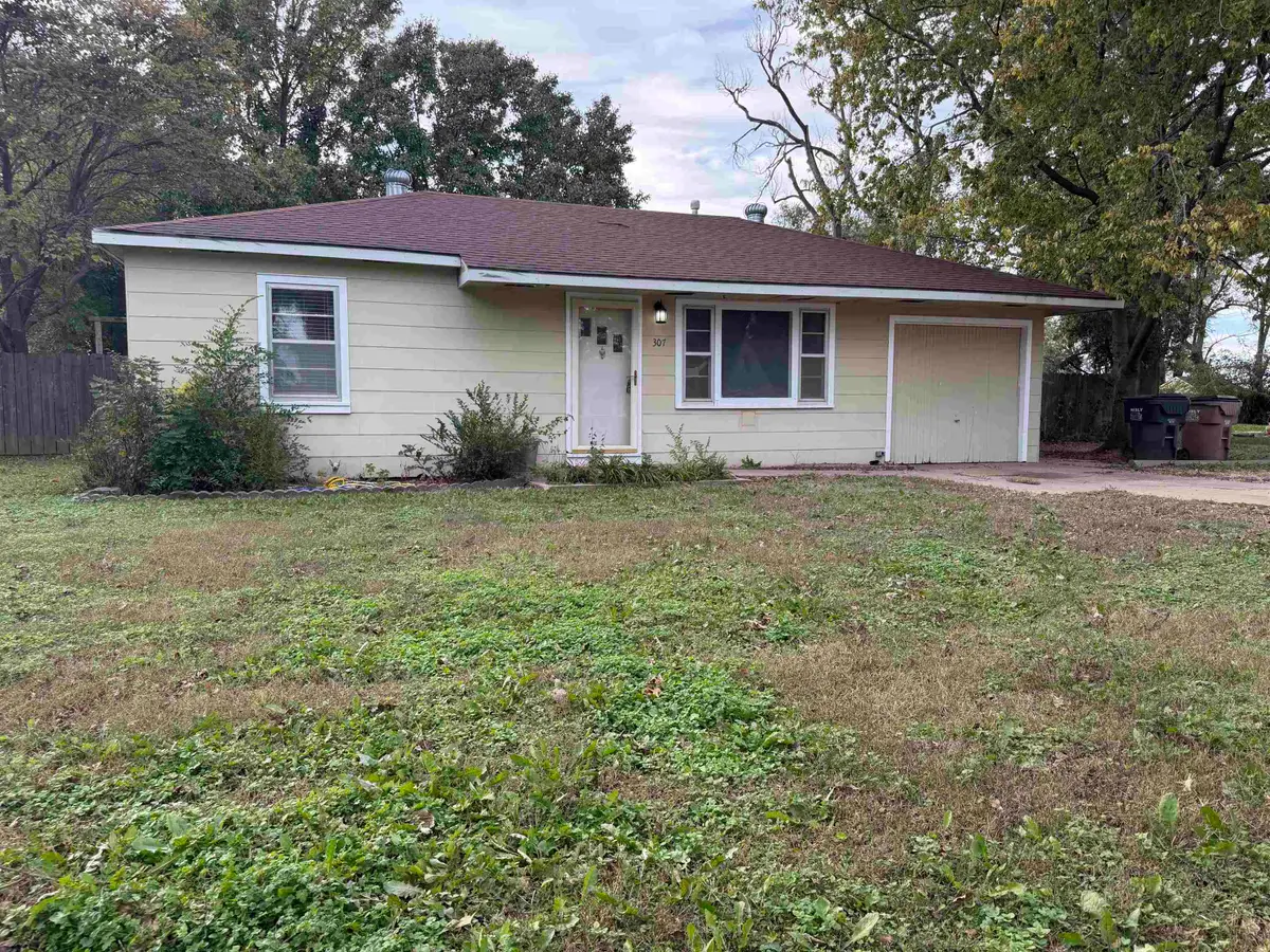 307 N Hutchinson St, Haven, KS 67543 - Image #1