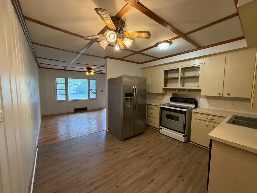 307 N Hutchinson St, Haven, KS 67543 - Image #3