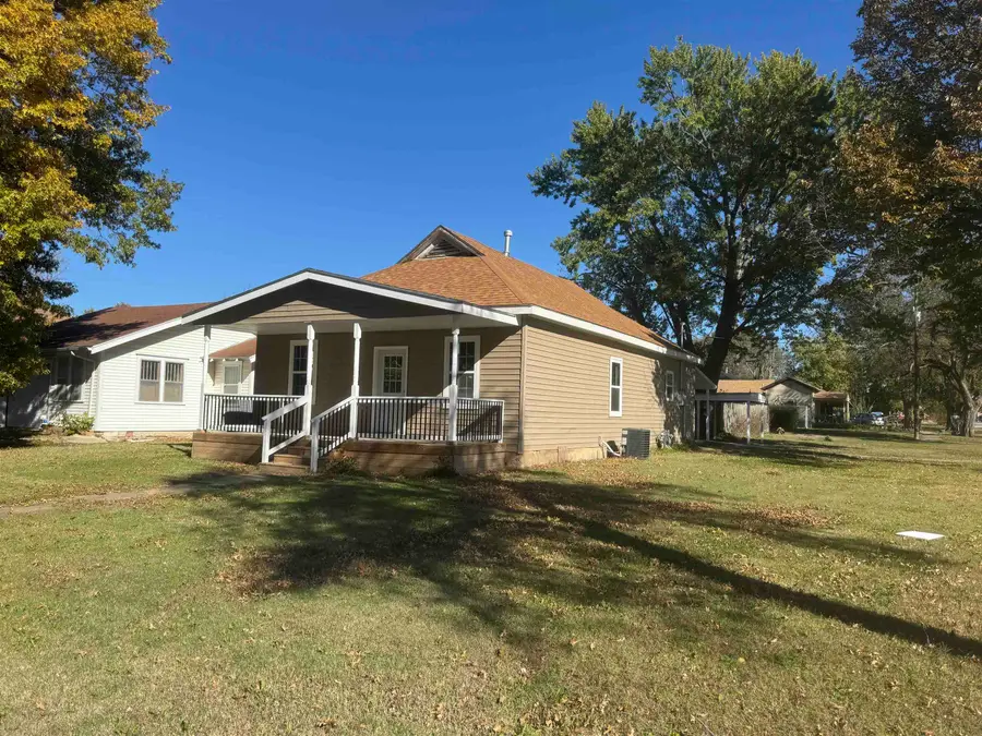 402 N Sycamore, Eureka, KS 67045 - Image #2