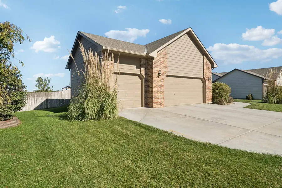 216 W Winterset Cir, Goddard, KS 67052 - Image #3