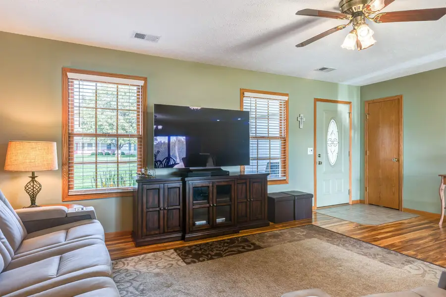 1124 Republic Cir, Salina, KS 67401 - Image #2