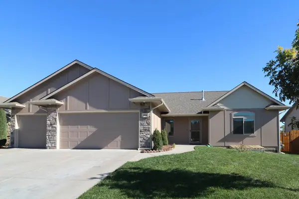 978 N Cedar Brook Circle, Mulvane, KS 67110