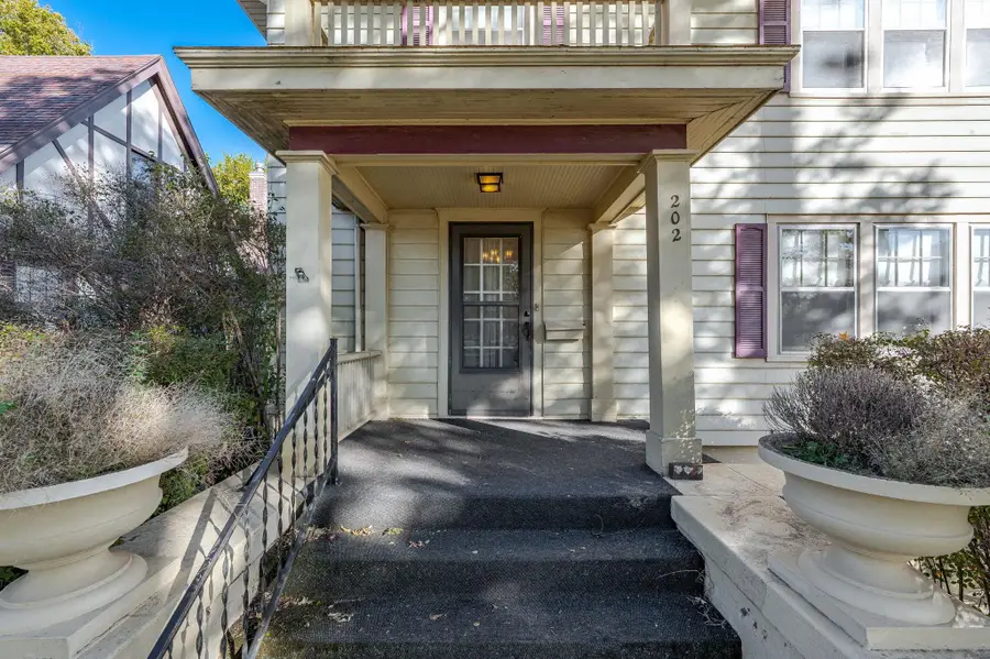 202 W 8th St, Newton, KS 67114 - Image #2