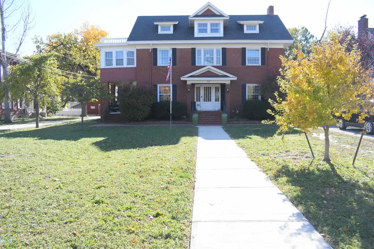 219 W Prescott Ave, Salina, KS 67401 - Image #1