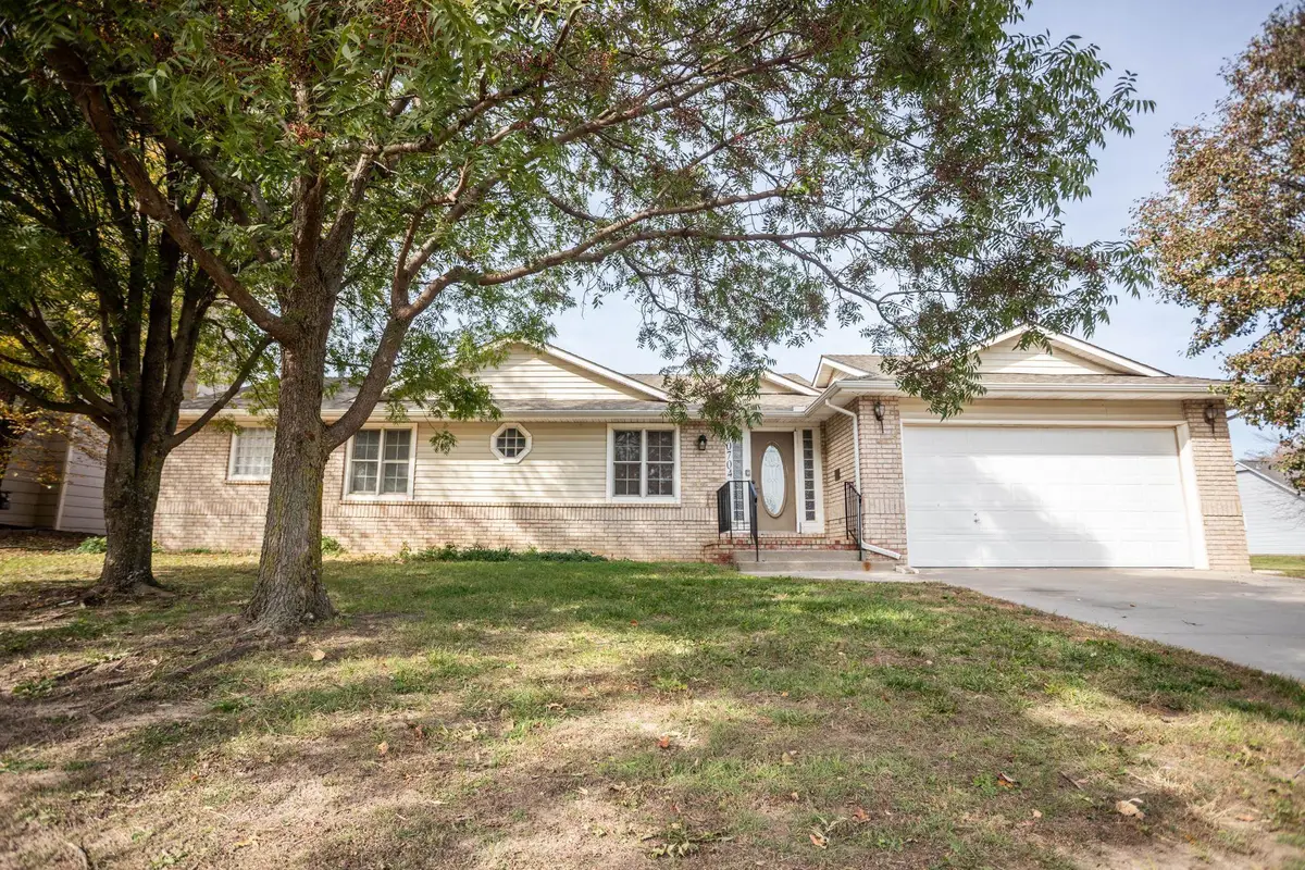 10704 W Douglas Ave, Wichita, KS 67212 - Image #1