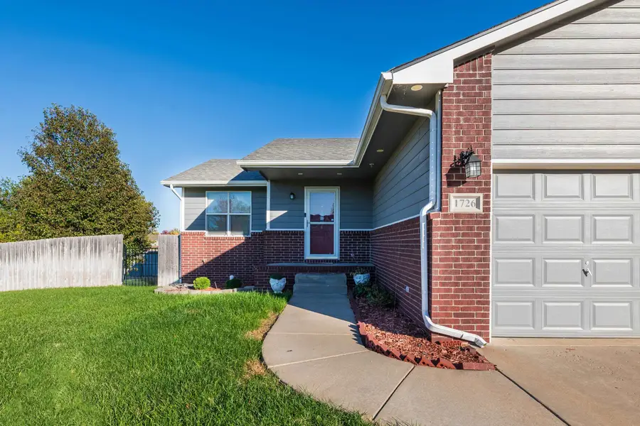 1726 N Black Oak Ct, Andover, KS 67002 - Image #2