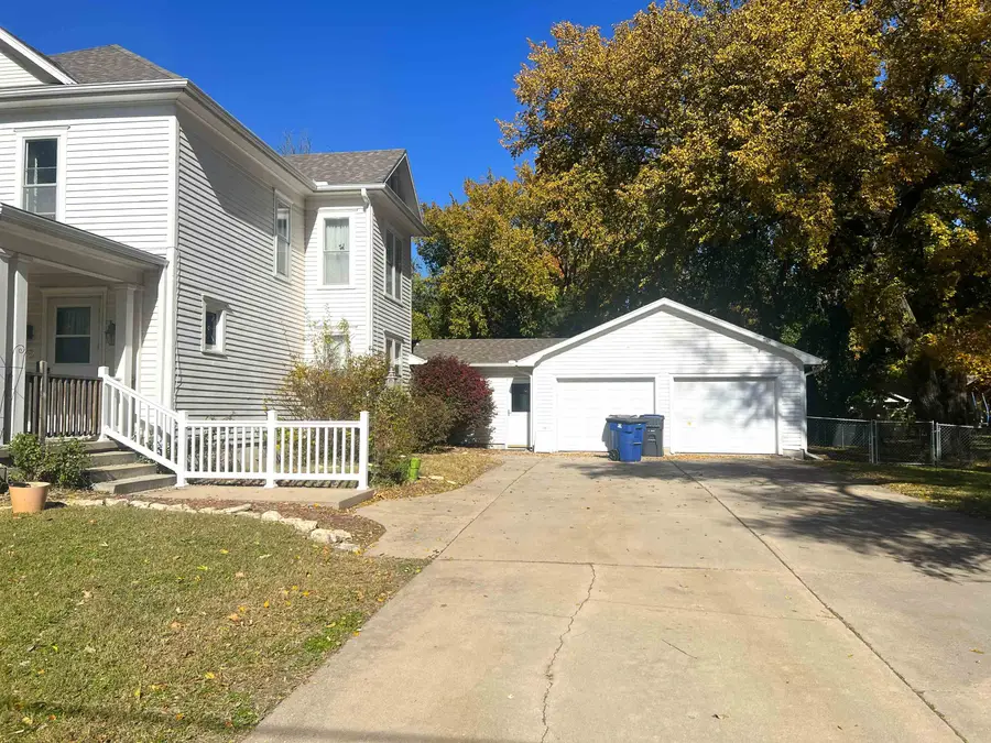 624 W 12th St, Newton, KS 67114 - Image #2