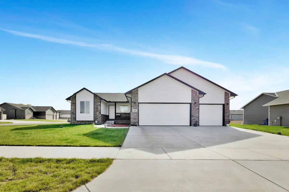 225 E Ripley Ct, Derby, KS 67037 - Image #1