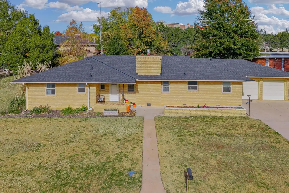 405 Circle Dr, Wellington, KS 67152 - Image #1