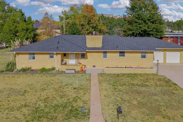 405 Circle Dr, Wellington, KS 67152