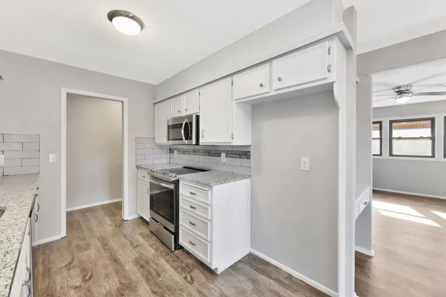 919 S Cypress St, Wichita, KS 67207 - Image #3