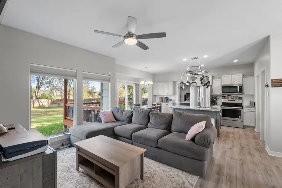 704 E Gordon Bennett Dr, Haysville, KS 67060 - Image #3