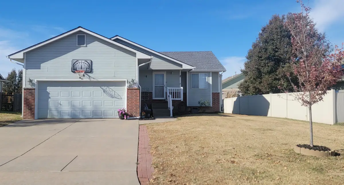 389 E Riley Ave, Haysville, KS 67060 - Image #1