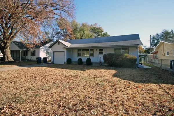 810 Audrey Dr, El Dorado, KS 67042