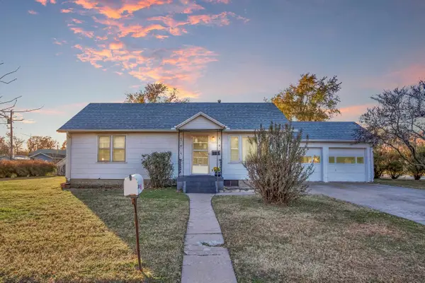 1021 N Madison Ave, Newton, KS 67114