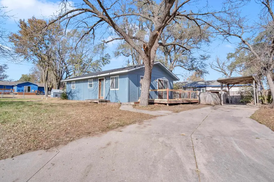 415 Trousdale Dr, Newton, KS 67114 - Image #2