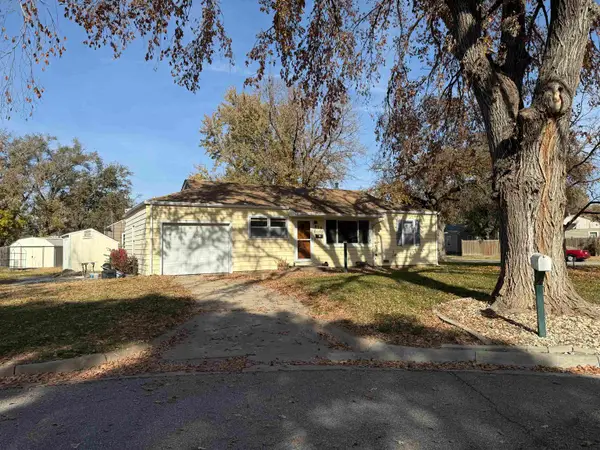 920 Plaza Dr, Salina, KS 67401