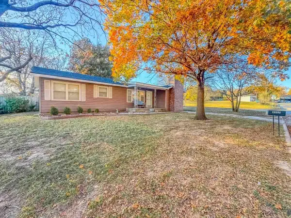 2017 N A St, Arkansas City, KS 67005