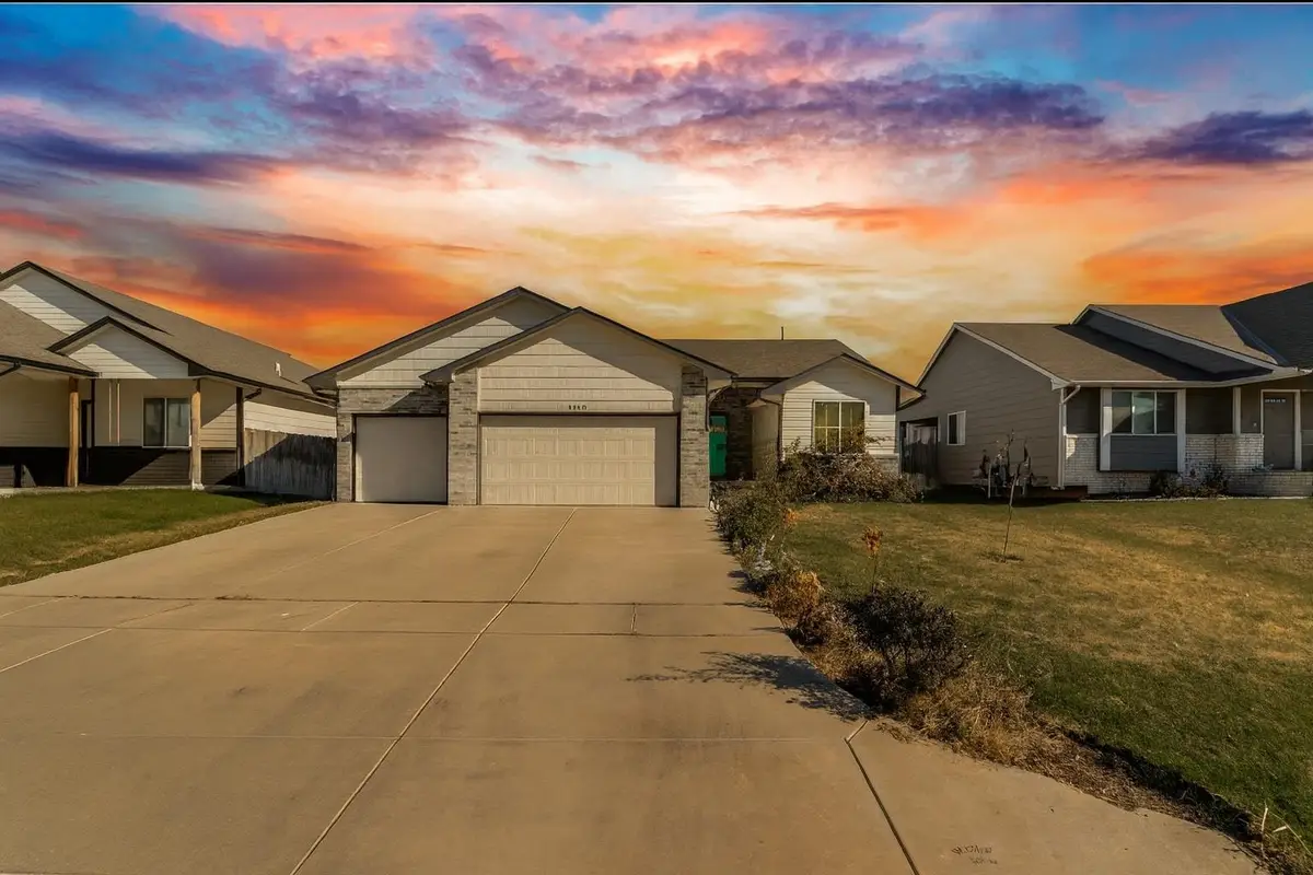 3040 N Susan Ln, Mulvane, KS 67110 - #1
