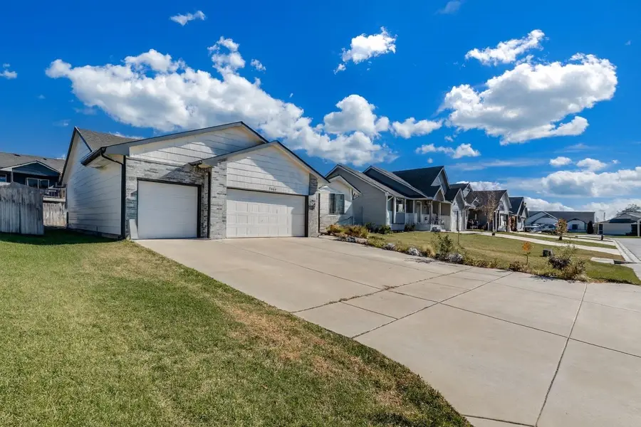 3040 N Susan Ln, Mulvane, KS 67110 - #2