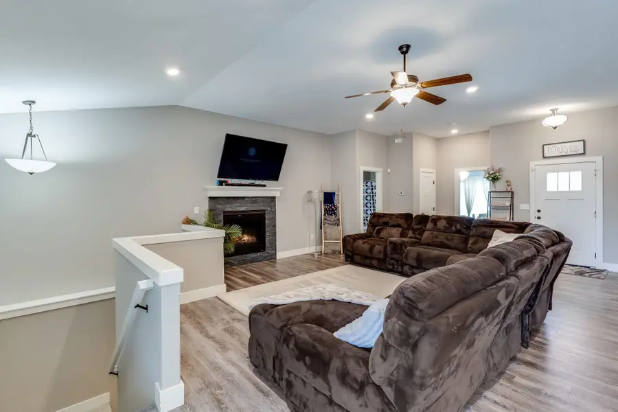 3040 N Susan Ln, Mulvane, KS 67110 - #3