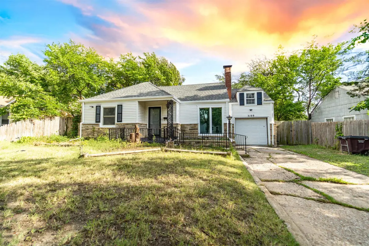 3109 E Maplewood Dr, Wichita, KS 67214 - Image #1