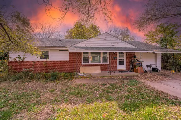 1809 E 14th Ave, Winfield, KS 67156