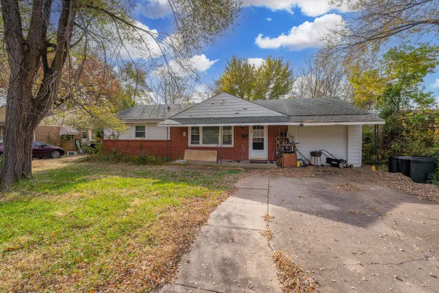 1809 E 14th Ave, Winfield, KS 67156 - Image #2