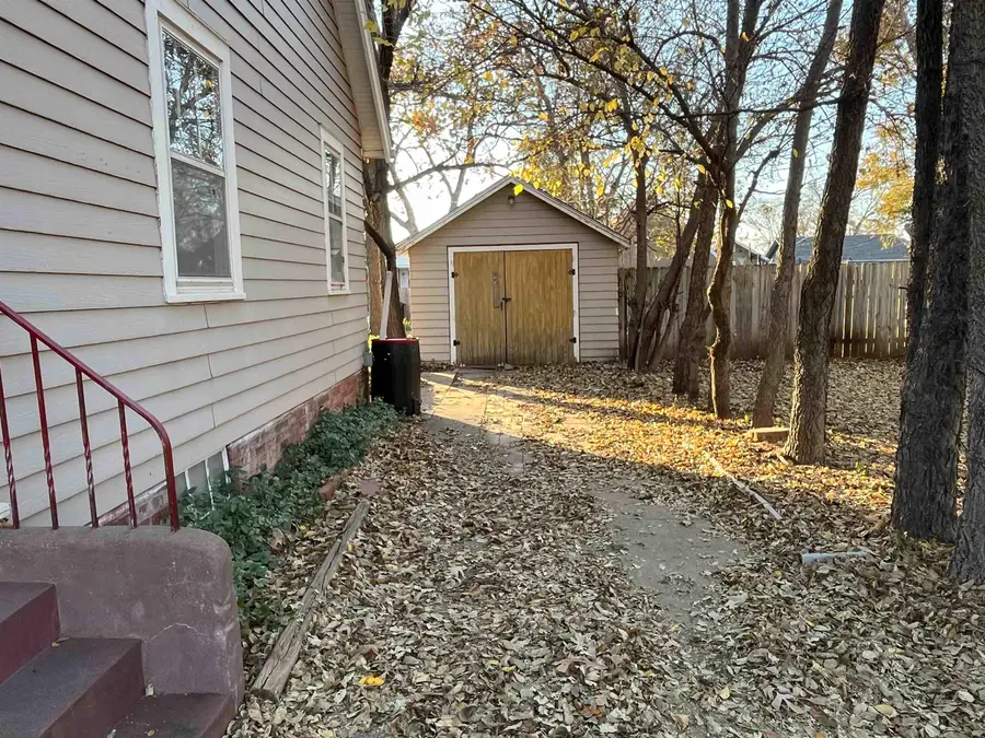 712 Custer St, Salina, KS 67401 - Image #2