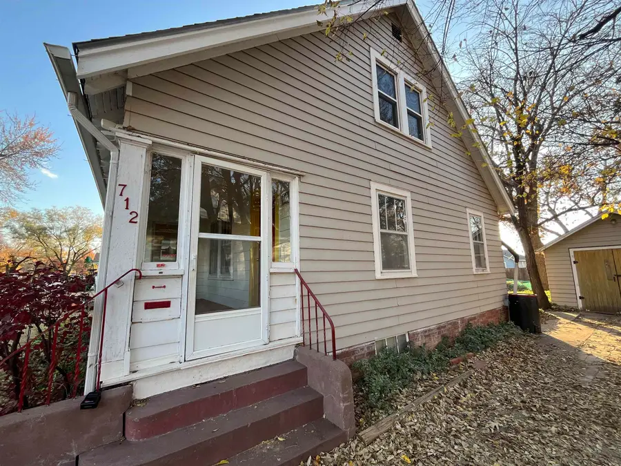 712 Custer St, Salina, KS 67401 - Image #3