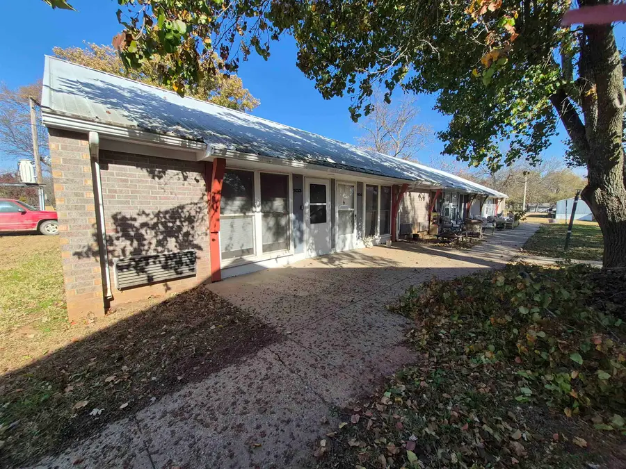 407 W Main St, Toronto, KS 66777 - Image #2