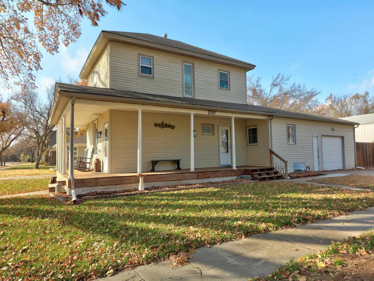 200 W Thornton St, Moundridge, KS 67107 - Image #1