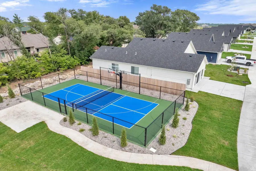 1718 E Village Estates Dr, Park City, KS 67219 - Image #2