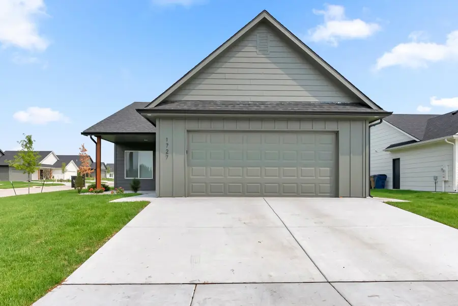 1718 E Village Estates Dr, Park City, KS 67219 - Image #3