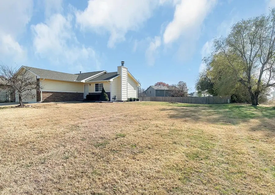 1201 E Harvest Ln, Goddard, KS 67052 - Image #2