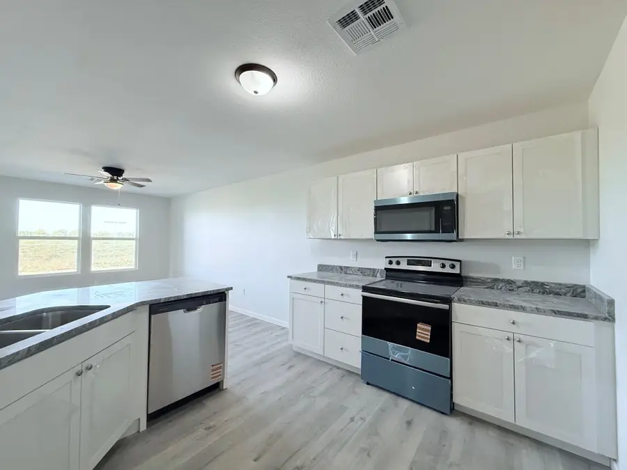 3004 Fountain Dr, Salina, KS 67401 - Image #3