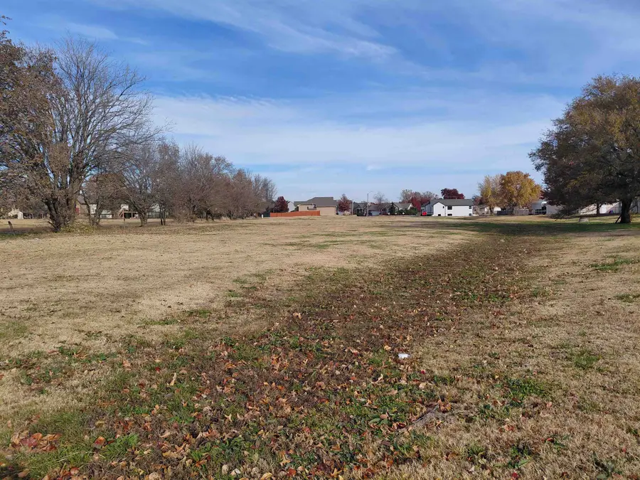 1001 Myles Dr, Wellington, KS 67152 - Image #2