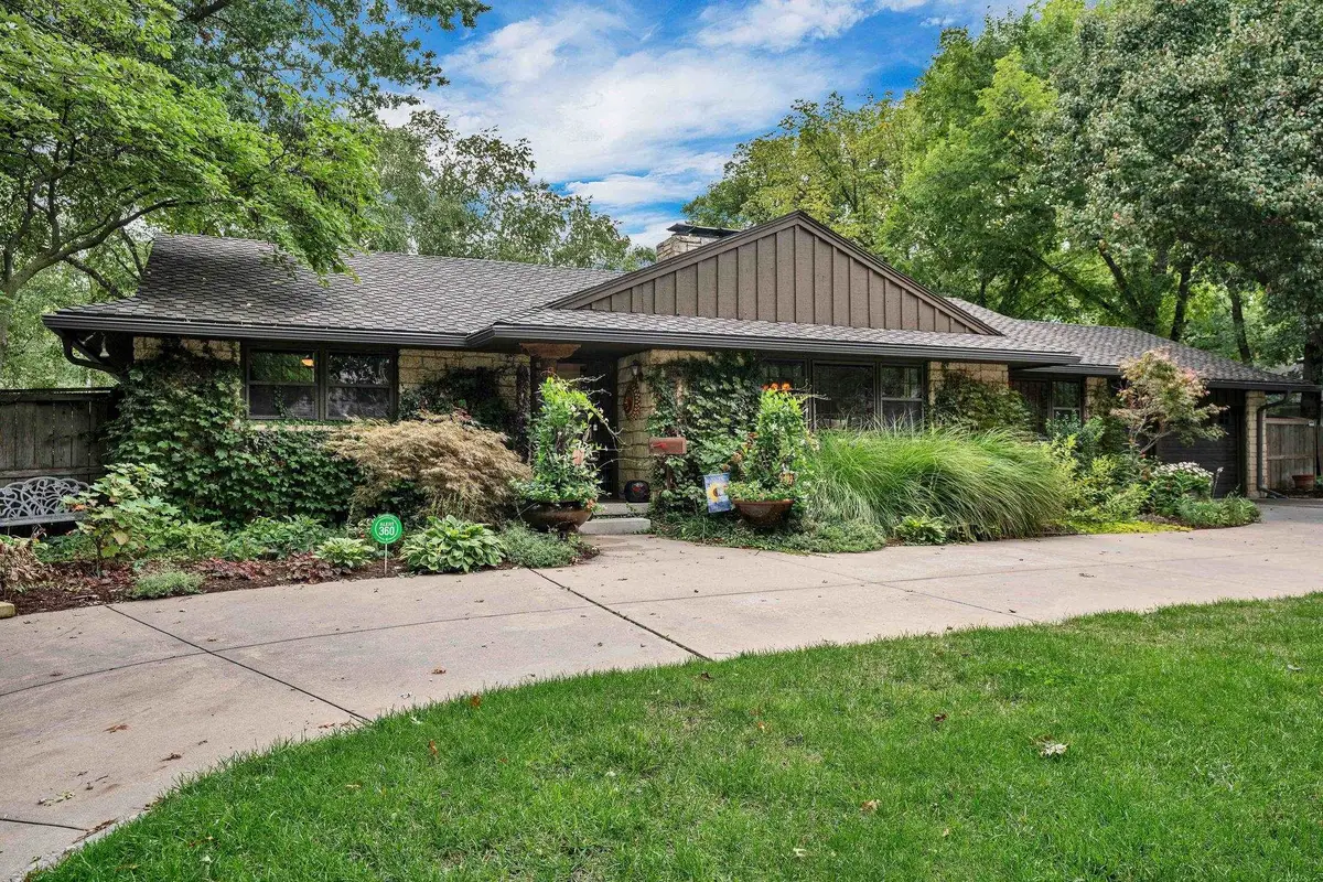 619 N Stratford Ln, Wichita, KS 67206 - Image #1