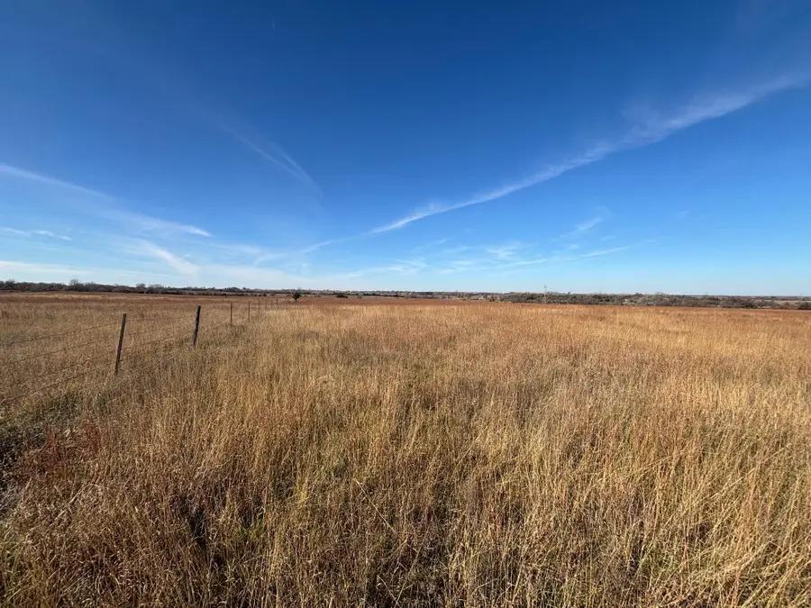 9715 S Rock Rd, Valley Center, KS 67147 - Image #2